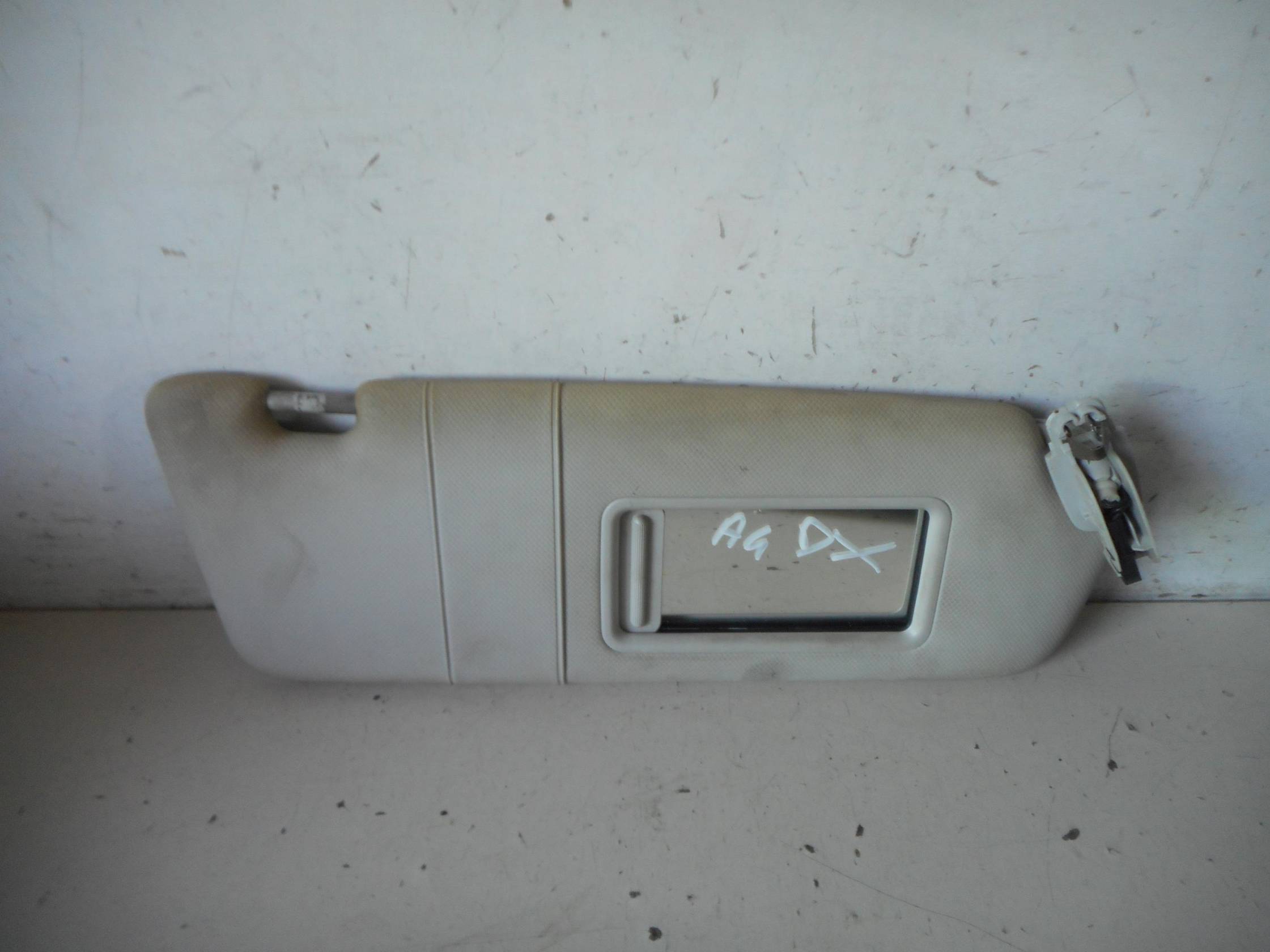 Aletta parasole parabrezza dx.